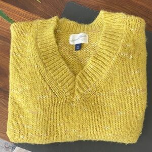 Universal Thread Yellow V-Neck Sweater
